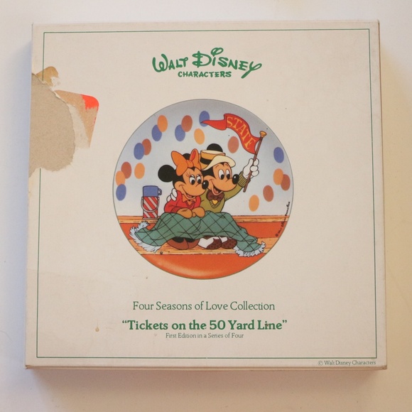 Four Seasons of Love -- Mickey & Minnie by SCHMID - Picture 5 of 7